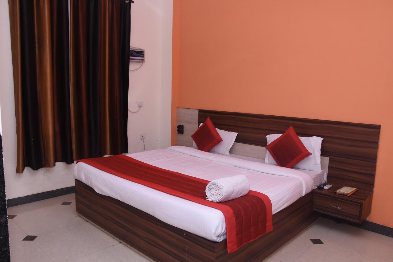 Hotel Kanha Palace *