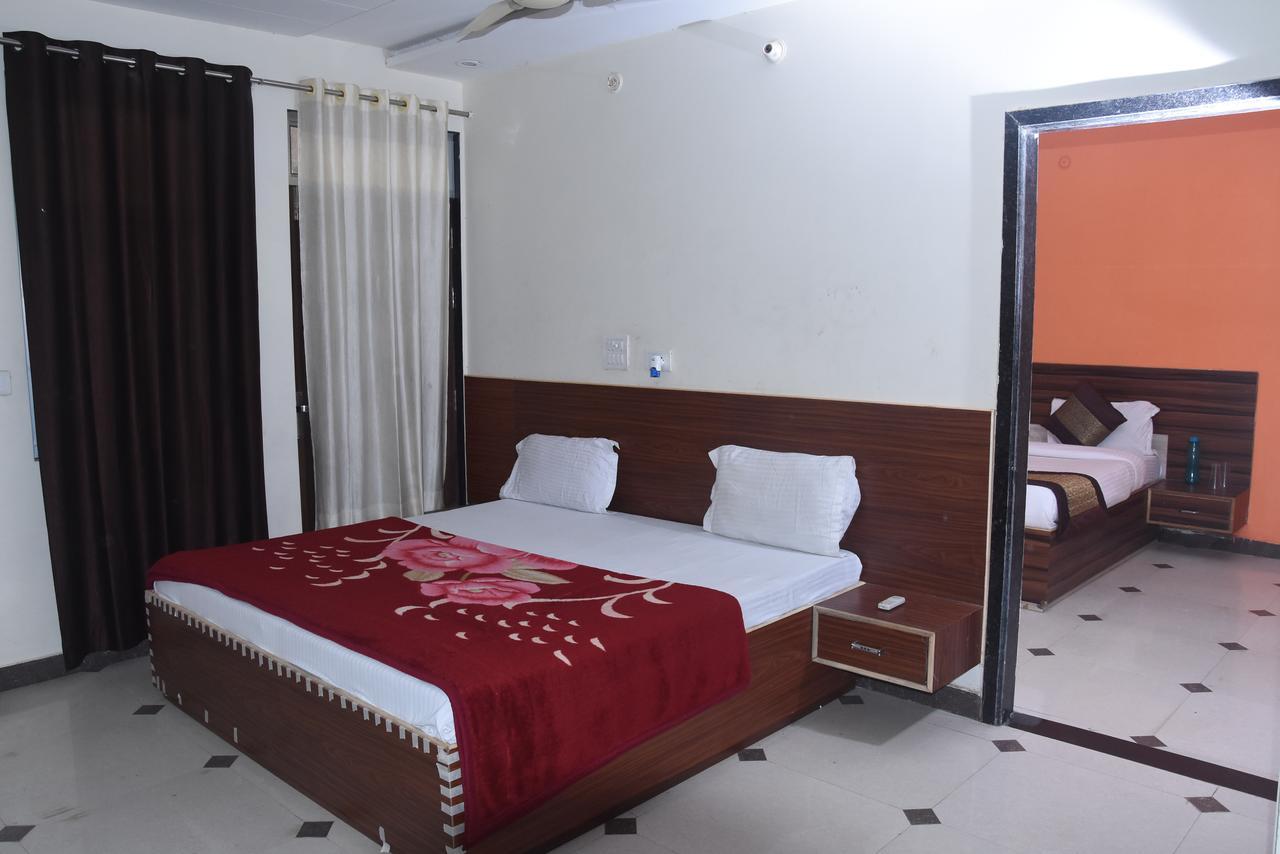 Hotel Kanha Palace