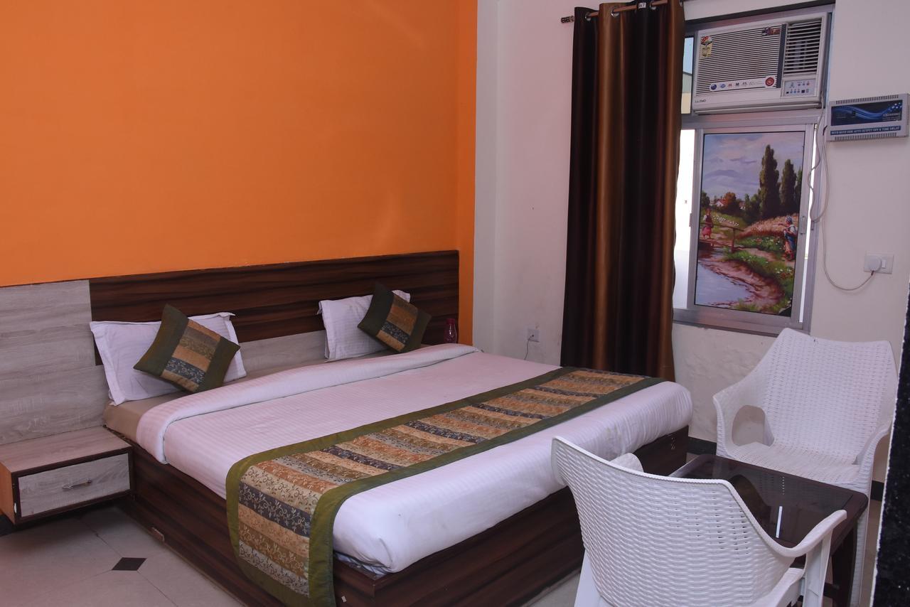 Kanha Palace Hotel *
